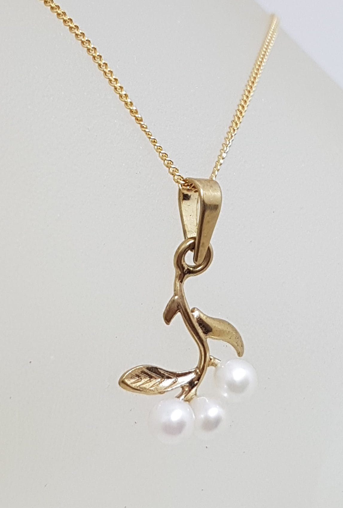 9ct Yellow Gold 3 Pearl with Leaf Design Pendant on Gold Chain