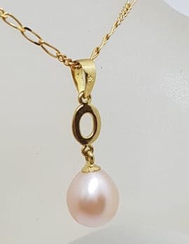9ct Yellow Gold Pink Pearl on Oval Drop Pendant on Gold Chain