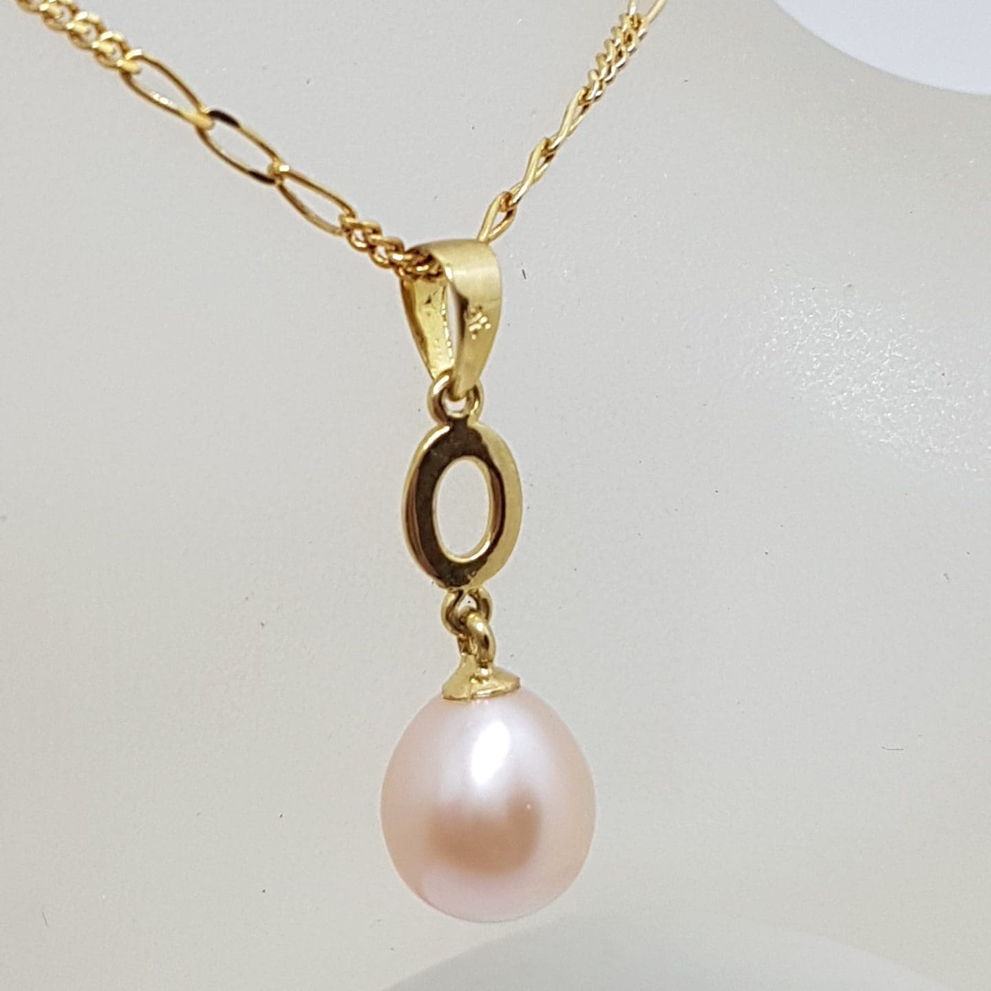 9ct Yellow Gold Pink Pearl on Oval Drop Pendant on Gold Chain
