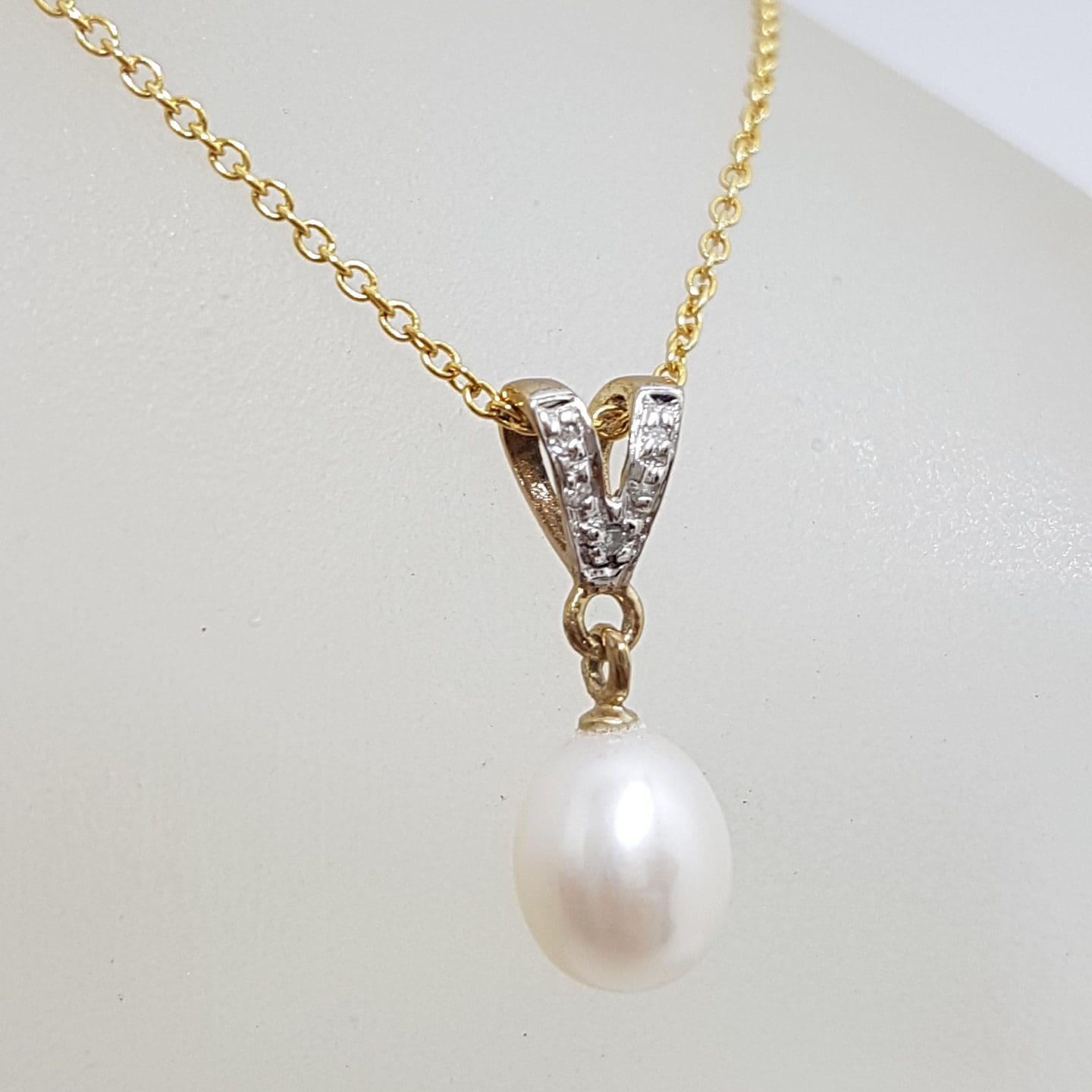 9ct Yellow Gold Diamond & Pearl Drop Pendant on Gold Chain