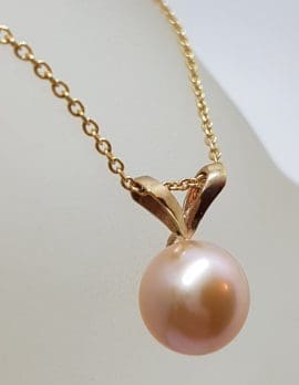 9ct Yellow Gold Pink Pearl Pendant on Gold Chain