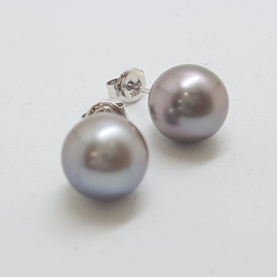 20210115_155906 9ct White Gold Grey / Black Tahitian Pearl South Sea Stud Earrings