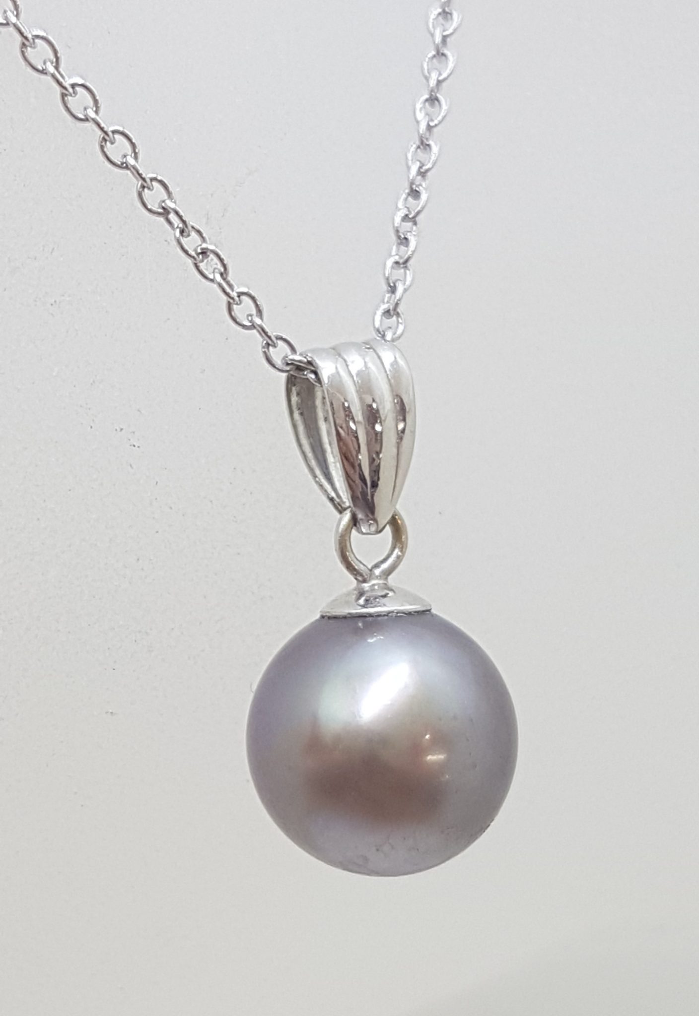 9ct White Gold Round Tahitian Pearl Silver Grey Pendant on Gold Chain