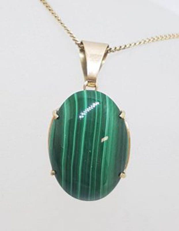 9ct Yellow Gold Oval Claw Set Malachite Pendant on Gold Chain - Antique / Vintage