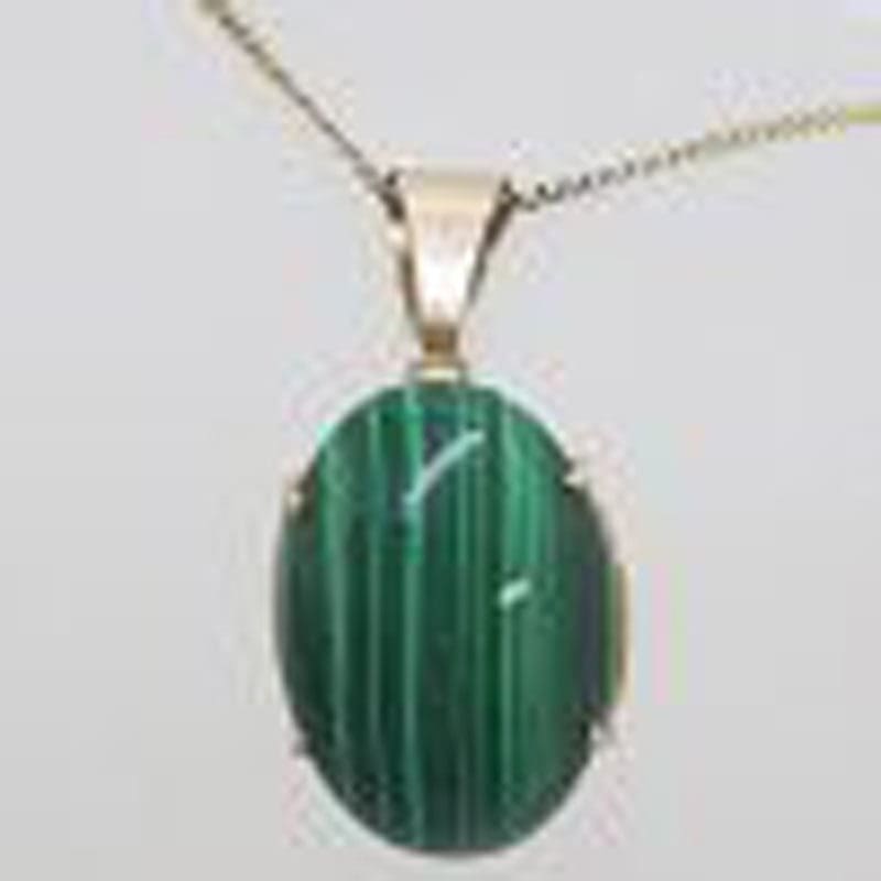 9ct Yellow Gold Oval Claw Set Malachite Pendant on Gold Chain - Antique / Vintage