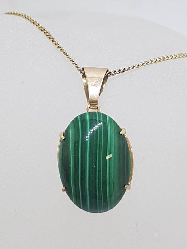 9ct Yellow Gold Oval Claw Set Malachite Pendant on Gold Chain - Antique / Vintage