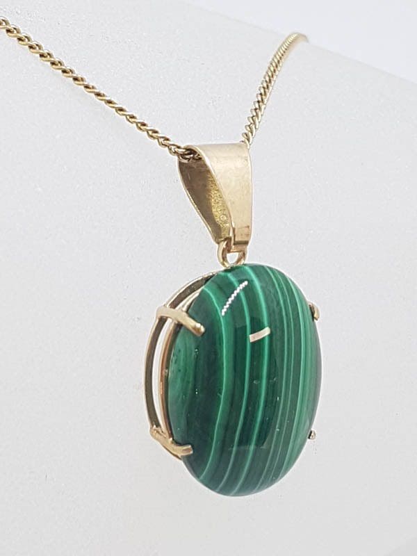9ct Yellow Gold Oval Claw Set Malachite Pendant on Gold Chain - Antique / Vintage