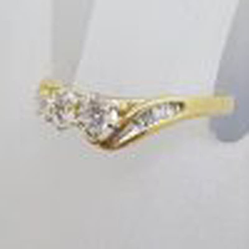18ct Yellow Gold Unusual Curved Claw and Channel Set " Shooting Star " Design Diamond Ring - Engagement Ring / Dress Ring