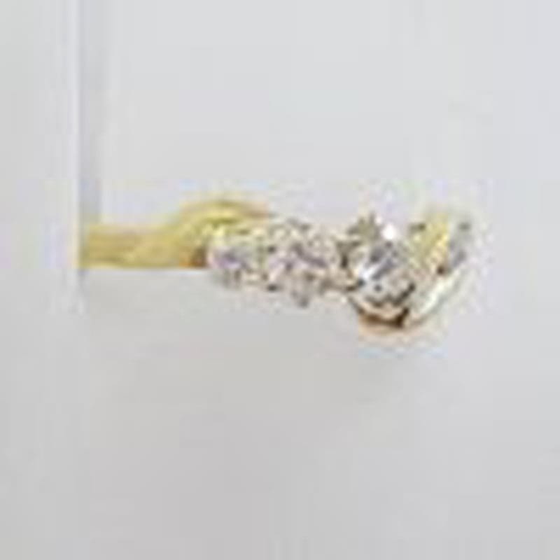 18ct Yellow Gold Unusual Curved Claw and Channel Set " Shooting Star " Design Diamond Ring - Engagement Ring / Dress Ring
