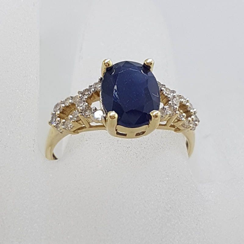 20210524_205944 14ct Yellow Gold Oval Sapphire with Diamond Twist Sides Ring