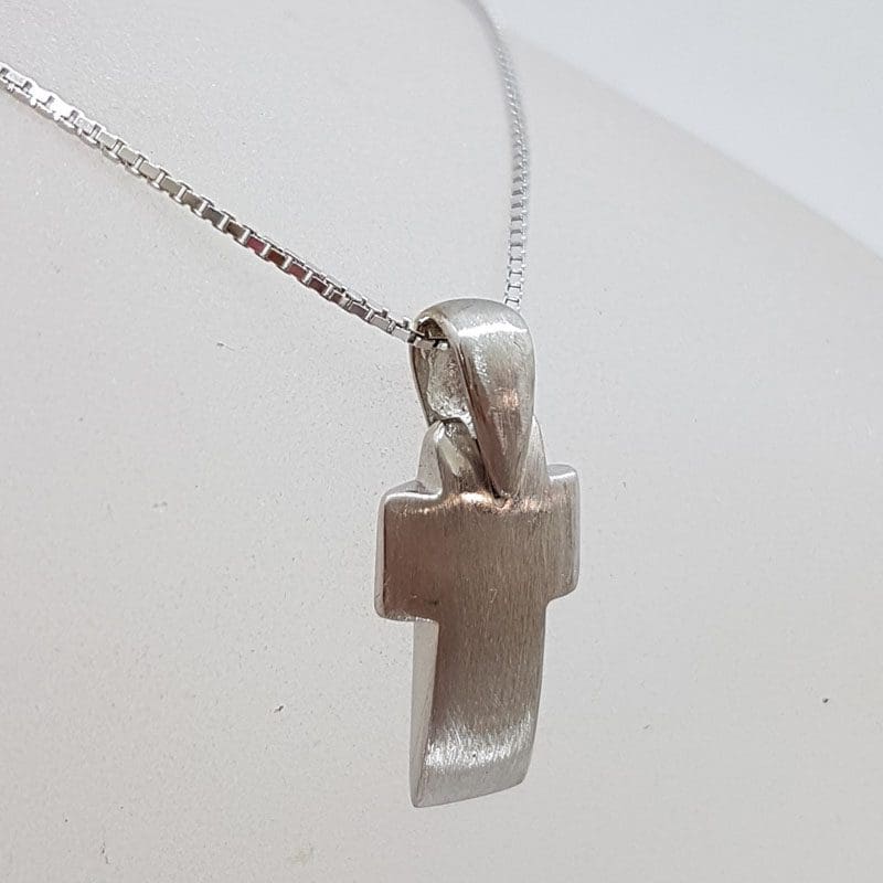 20210530_160915 9ct White Gold Thick Cross Pendant on Gold Chain