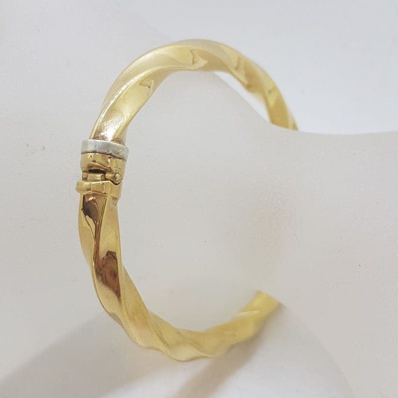 20210530_163847 9ct Yellow Gold Twisted Design Hinged Bangle