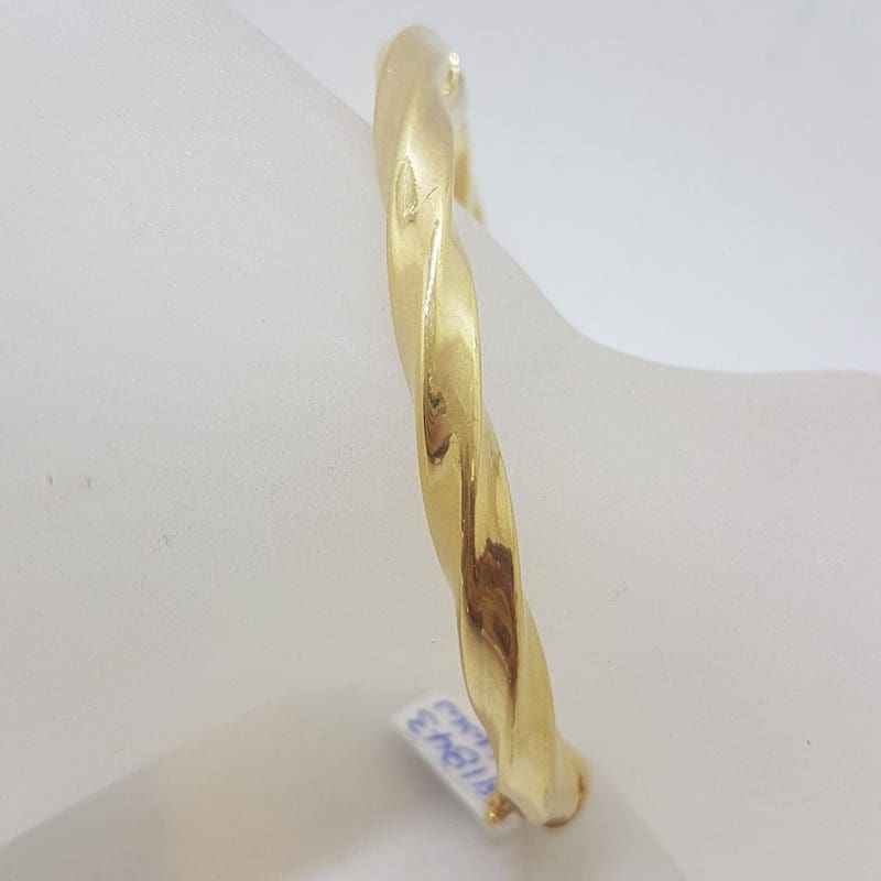 20210530_163923 9ct Yellow Gold Twisted Design Hinged Bangle