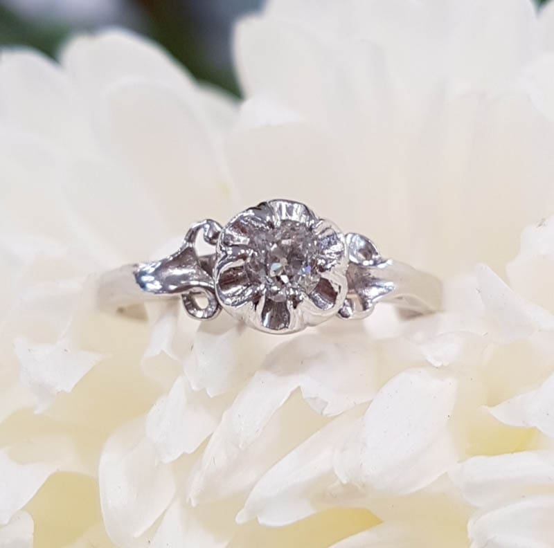 18ct White Gold Round Solitaire Diamond in Ornate Setting Ring - Antique / Vintage - Engagement Ring / Dress Ring