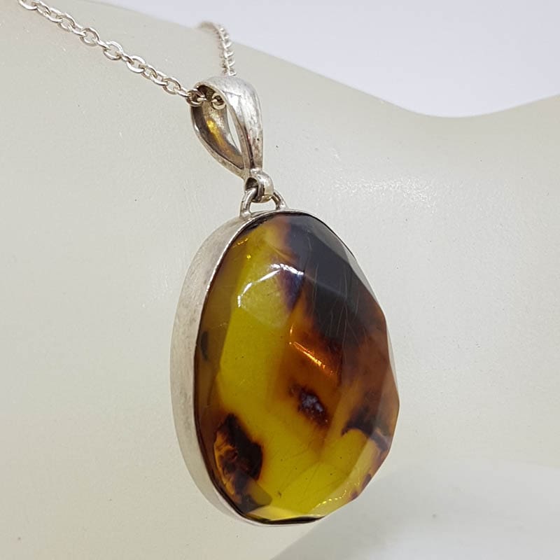 20210724_224502 Sterling Silver Faceted Oval Natural Green Colombian Amber Pendant on Silver Chain