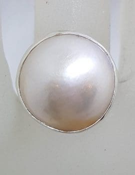 Sterling Silver Round White Mabe Pearl with Ornate Pattern Along Side Ring