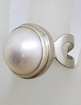 Sterling Silver Round White Mabe Pearl with Open Design Sides Ring