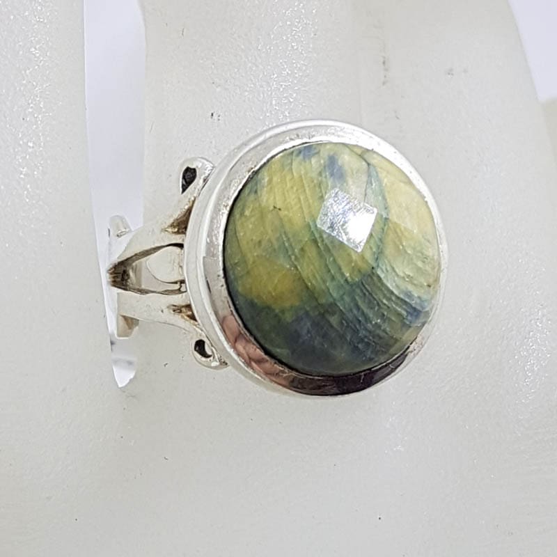 Sterling Silver Round Emerald Ring with Ornate Sides