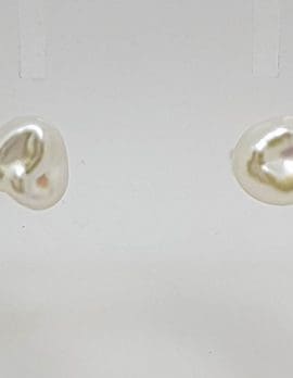 7899ct White Gold Freeform Keshi Pearl Studs / Earrings