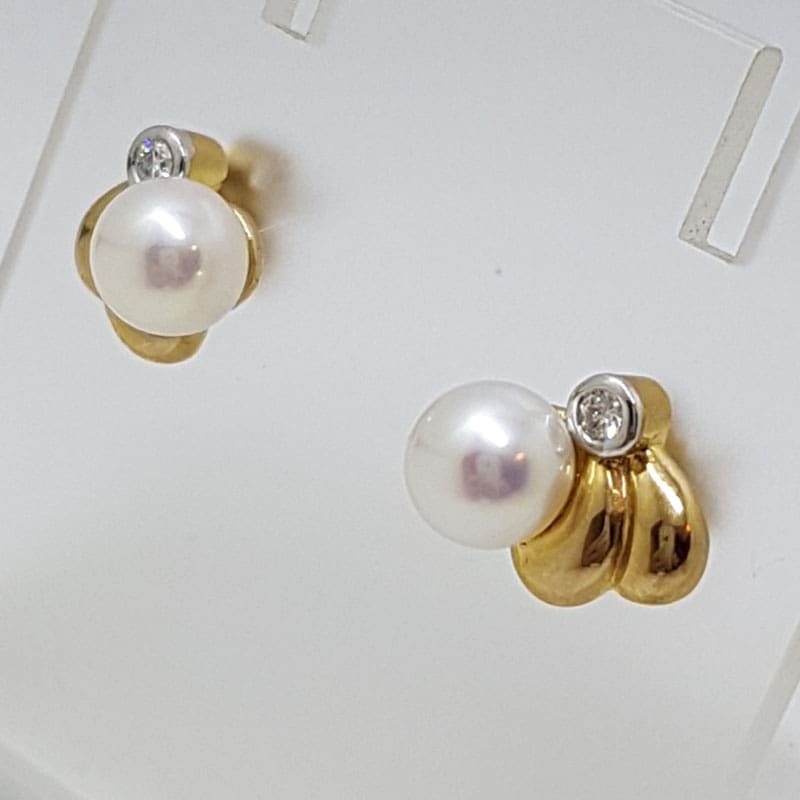 9ct Yellow Gold Pearl and Diamond Studs / Earrings 9ct Yellow Gold Pearl and Diamond Studs / Earrings