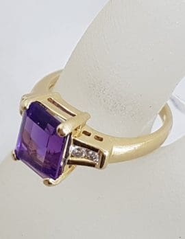 14ct Yellow Gold Rectangular Claw Set Amethyst with Channel Set Diamonds Ring - Antique / Vintage