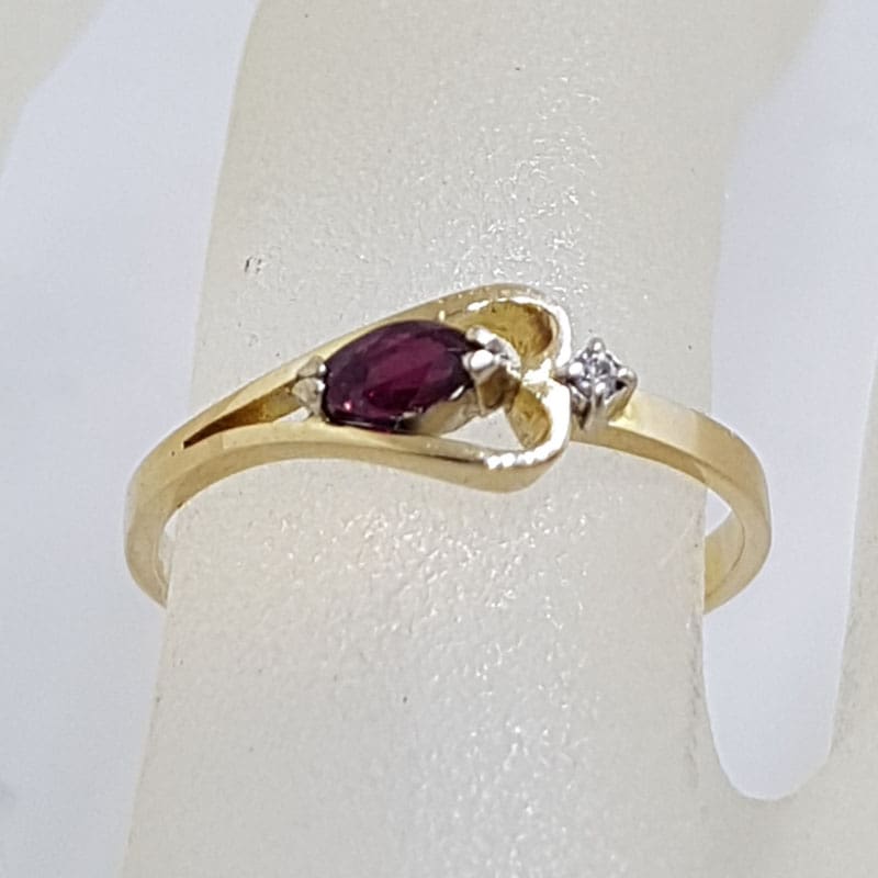 14ct Yellow Gold Rhodolite Garnet with Diamond Heart Shaped Ring 14ct Yellow Gold Rhodolite Garnet with Diamond Heart Shaped Ring