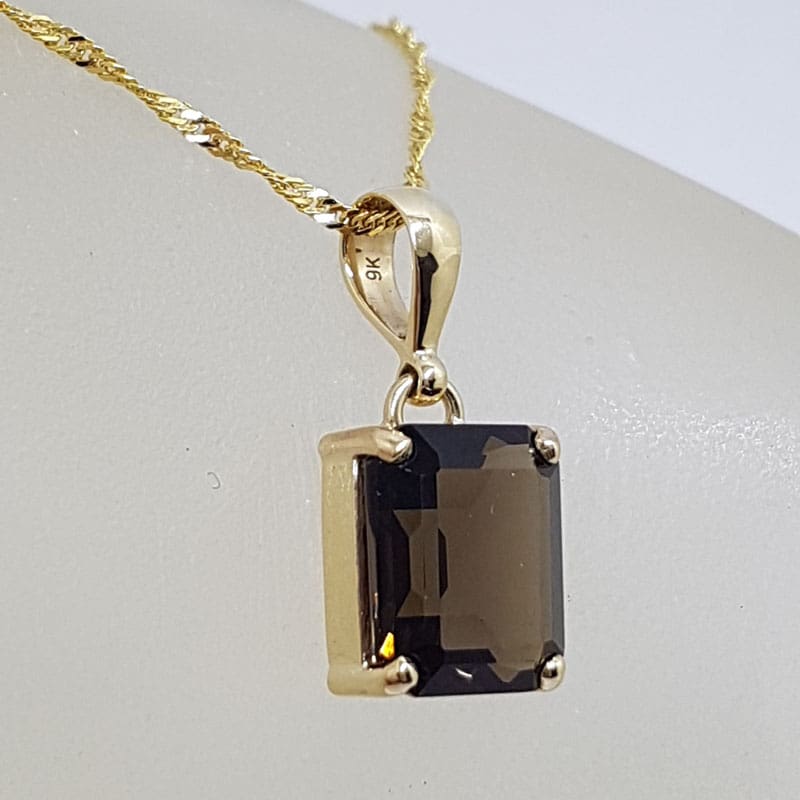 9ct Yellow Gold Rectangular Smokey Quartz Pendant on Gold Chain 9ct Yellow Gold Rectangular Smokey Quartz Pendant on Gold Chain