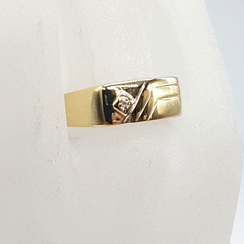 9ct Yellow Gold Diamond Signet with Zig Zag Design Gents Ring - Vintage 9ct Yellow Gold Diamond Signet with Zig Zag Design Gents Ring - Vintage