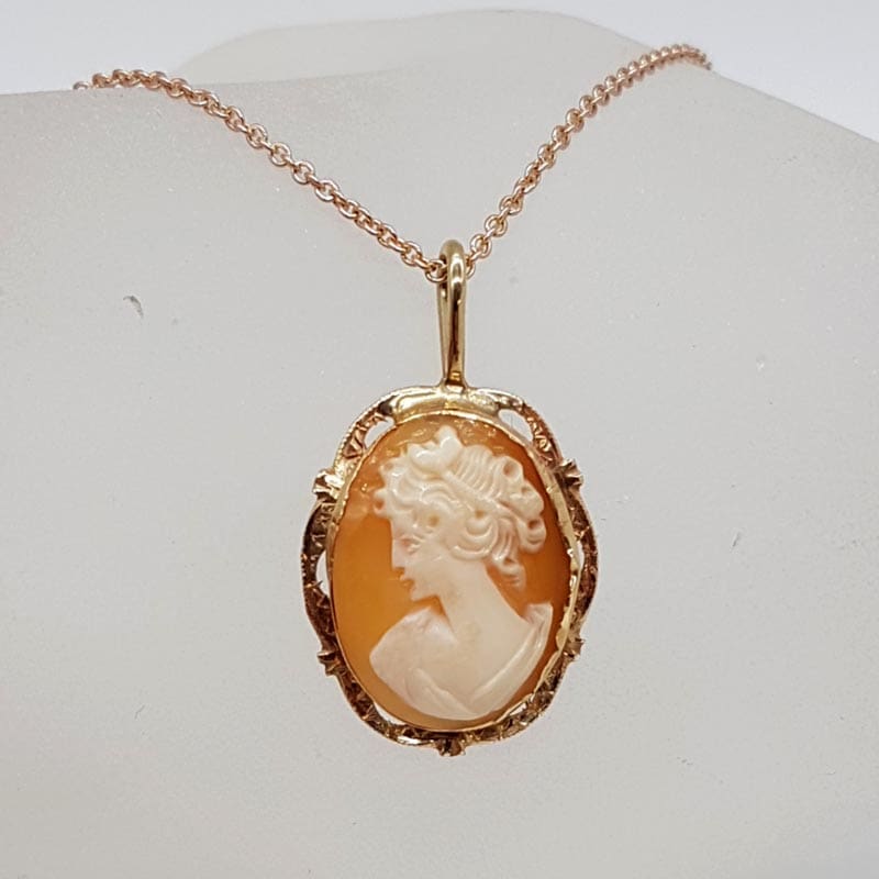 9ct Yellow Gold Oval Cameo Ladies Head Pendant on Gold Chain - Antique / Vintage