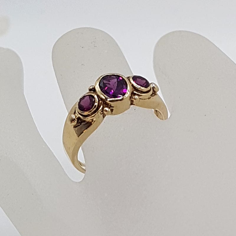 9ct Yellow Gold Oval Bezel Set Trilogy Rhodolite Garnet Ring - Antique / Vintage