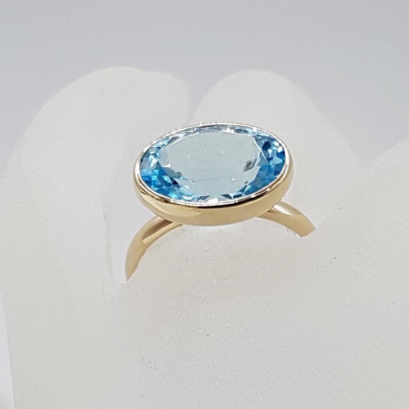 9ct Yellow Gold Topaz Blue Large / High Oval Bezel Set Ring 9ct Yellow Gold Topaz Blue Large / High Oval Bezel Set Ring