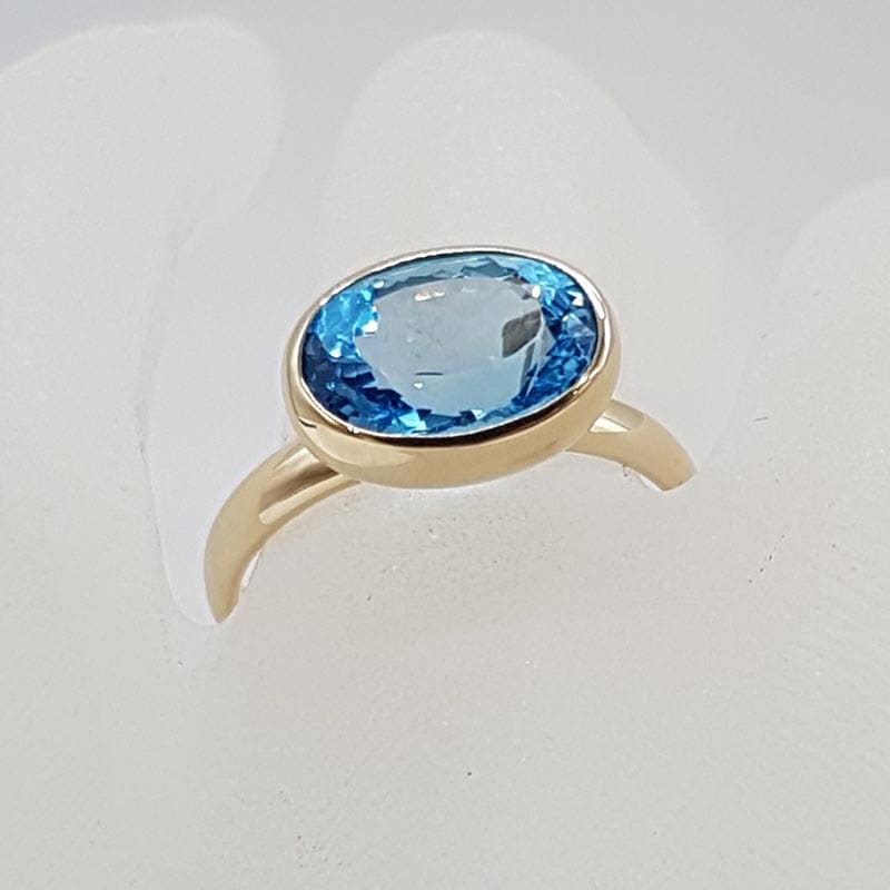 9ct Yellow Gold Topaz Blue Large / High Oval Bezel Set Ring 9ct Yellow Gold Topaz Blue Large / High Oval Bezel Set Ring