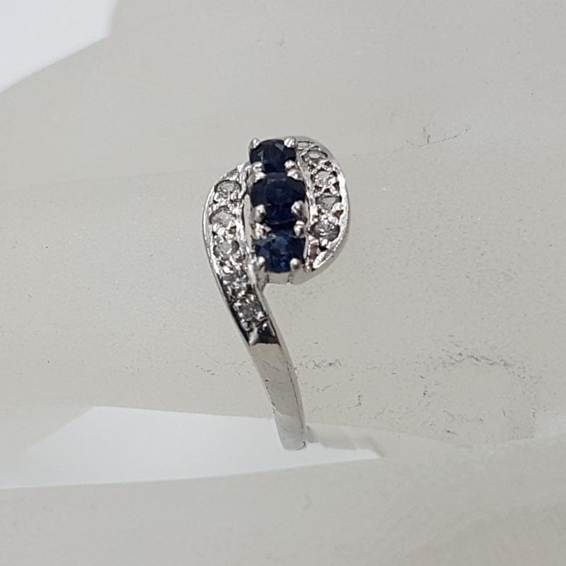 Curved Crystal Sapphire Coquito Pendant main image 1