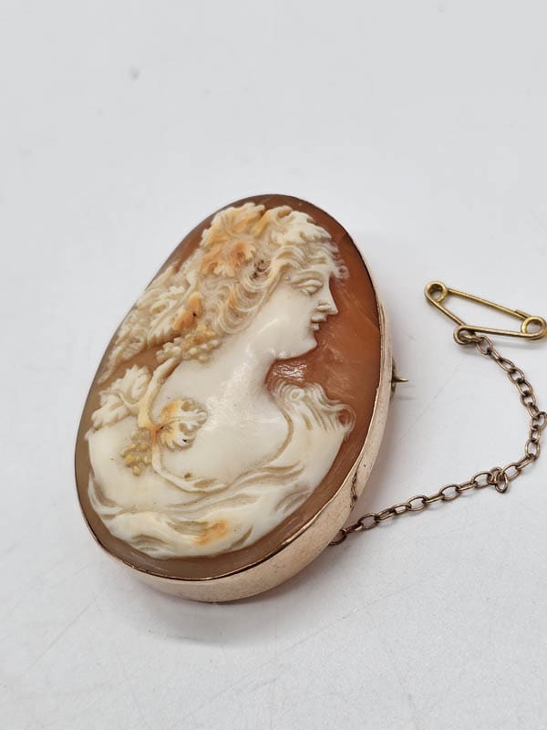 9ct Yellow Gold Cameo Large Very Ornate Ladies Head Brooch with Grape Leaf Design - Antique / Vintage 9ct Yellow Gold Cameo Large Very Ornate Ladies Head Brooch with Grape Leaf Design - Antique / Vintage