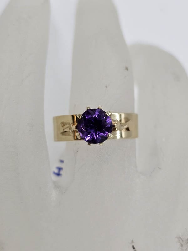 9ct Yellow Gold High Claw Set Amethyst on Wide Band Ring - Antique / Vintage