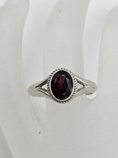Sterling Silver Garnet Oval Twist Rim Ring - Vintage