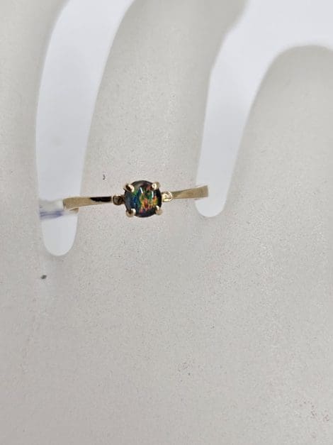 9ct Yellow Gold Party Sapphire Claw Set Solitaire Ring