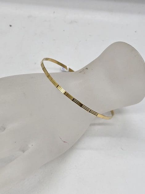 14ct Yellow Gold Patterned Bangle