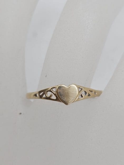 9ct Yellow Gold Filigree Patterned Heart Shaped Signet Ring